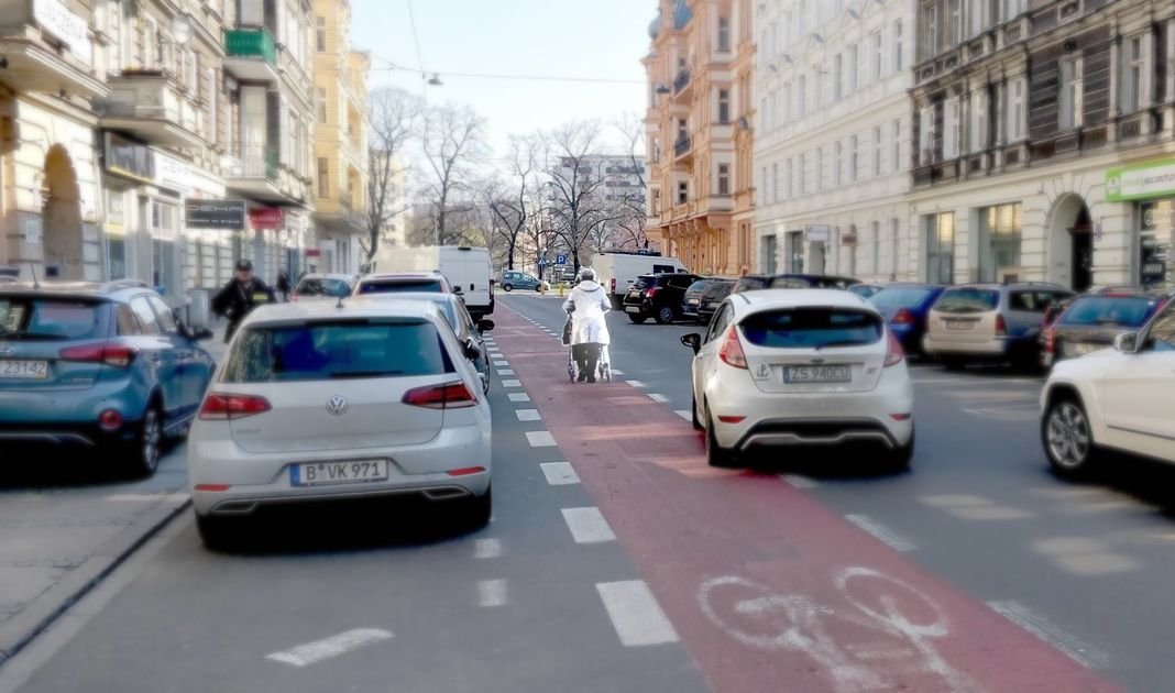 Równe prawo do użytkowania przestrzeni publicznej dla pieszych i kierowców